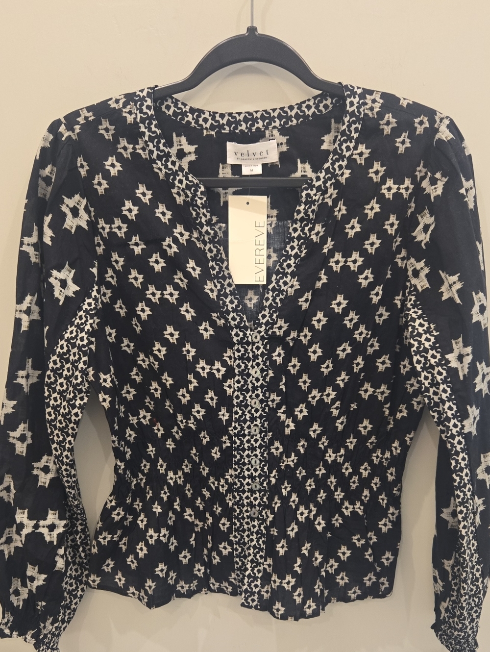 NWT Velvet by Graham & Spencer Black & White Star Print Charlotte Blouse. Medium